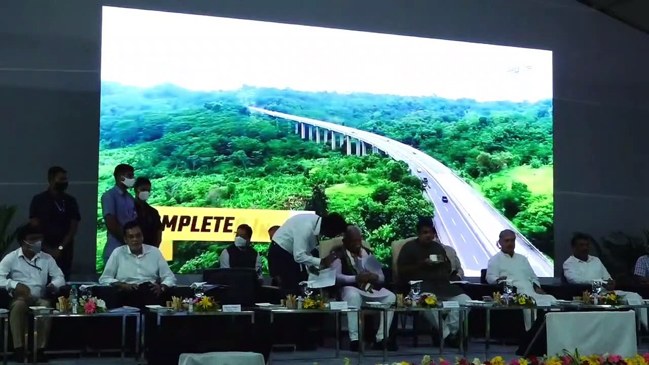 Nitin Gadkari interacting with Media at Sohna, Haryana. #PragatiKaHighway #DelhiMumbaiExpressway