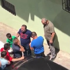 Bağcılar'da iş yerinden para çalan hırsızı dövdü; parasını da geri aldı