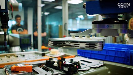 Making electric vehicles greener and building with fungus - FULL RAZOR EPISODE 101