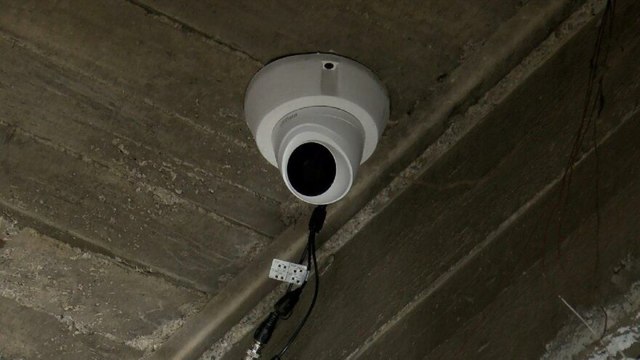 Hırsızlar, kendilerini görüntüleyen güvenlik kamerasını da çaldı