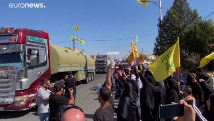 شاهد | وصول المازوت الإيراني إلى لبنان ومناصرو حزب الله يستقبلونه بالورود والزغاريد