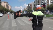 BURSA'DA, TRAFİK POLİSLERİNDEN 'KASKINLA ÇOK HAVALISIN' DENETİMİ