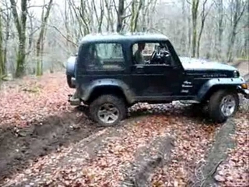 Jeep Wrangler TJ dans les bourbiers du Morvan