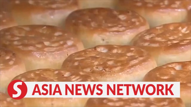 Vietnam News | New ways to sell mooncakes amid Covid-19 pandemic
