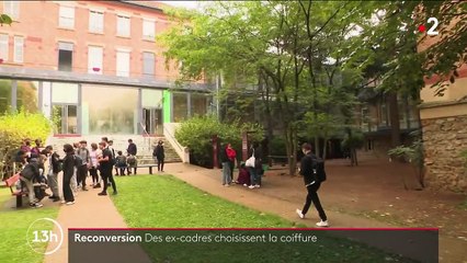 Reconversion : quand des cadres deviennent coiffeurs