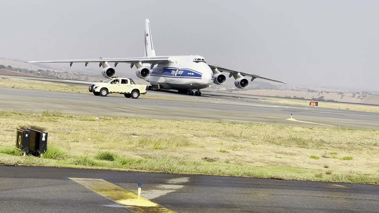 Segunda maior aeronave do mundo pousou no Aeroporto de Confins nesta quinta