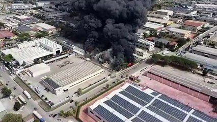 Download Video: Provincia di Caserta, incendio nella zona industriale