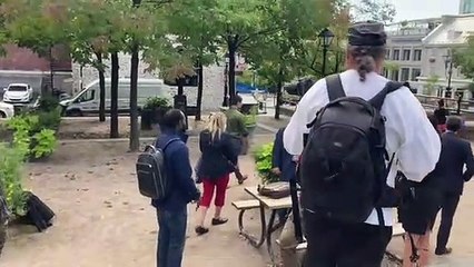 François Amalega interrompt le point de presse de Denis Coderre et l’interpelle