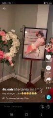 Madre saca del ataúd a su hija para cargarla por última vez y conmueve redes
