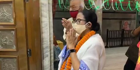 মুখ্যমন্ত্রী মমতা বন্দ্যোপাধ্যায়ের ভবানীপুরে লক্ষ্মীনারায়ণ মন্দির পরিদর্শন | Oneindia bengali