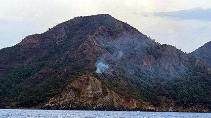 MARMARİS'TE YILDIRIM DÜŞMESİ SONUCU 1 DEKAR ORMAN YANDI