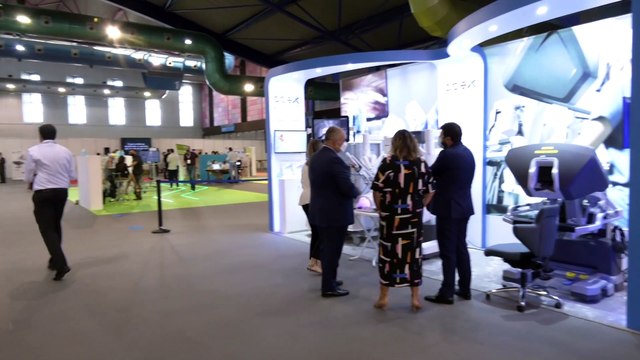 Moreno aboga por nueva sanidad tras la pandemia y pide aprendizaje entre gestión pública y privada