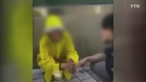 [굿모닝] 담배 사달라며 할머니 폭행·조롱한 10대 구속 / YTN