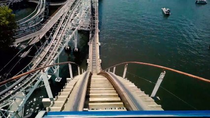 Descargar video: Hoosier Hurricane (Indiana Beach Amusement Park) - Front Row POV Roller Coaster Video