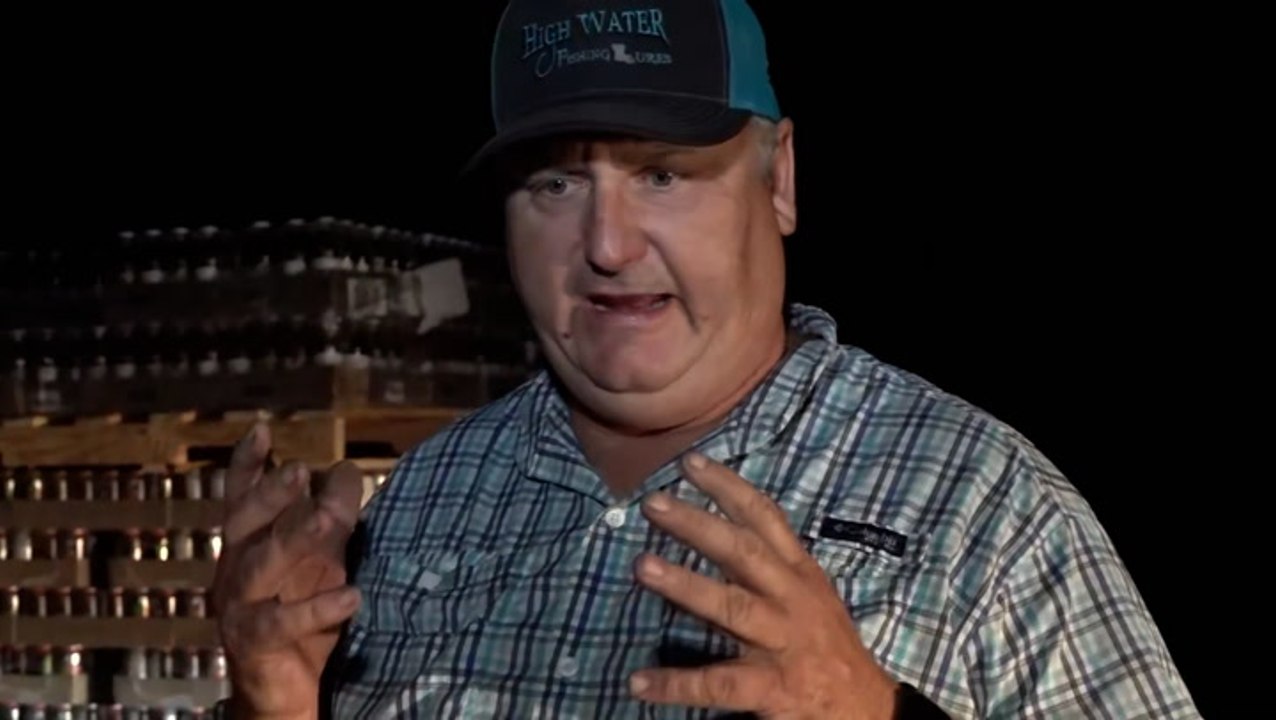 Boat captain who lost everything to Ida dedicates his time to helping others