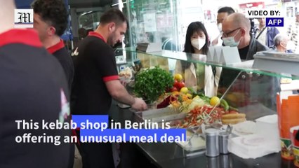 Salad, tomato, Moderna: in Berlin, a kebab shop rewards vaccine recipients
