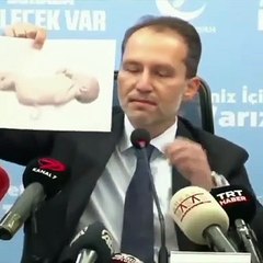 Fatih Erbakan, düzenlediği basın toplantısında 'kuyruklu bebek' fotoğrafları gösterdi