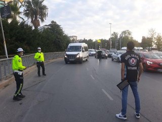 ÜSKÜDAR'DA OKUL SERVİSLERİ DENETLENDİ