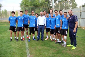 Bir dönem tribünlerden desteklediği takımını şimdi başkan olarak yaşatmaya çalışıyor