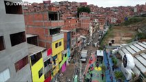 شاهد: سكان الأحياء العشوائية الفقيرة في ساو باولو البرازيلية يحيون الذكرى المئوية لتأسيسها