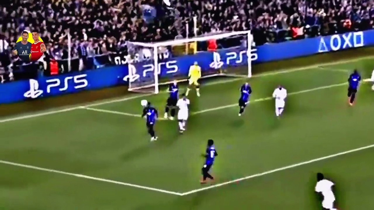 ◄ لقطة اذهلت نصف سكان الارض ● ميسي يحطم العارضة في مباراة باريس ● Messi