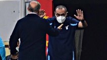 Dünyanın en iyi hocalarından Sarri, kendisine selam vermeye gelen Fatih Terim'in önünde eğildi