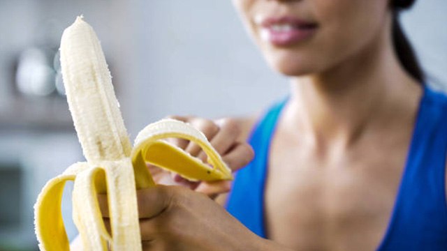 महिलाओं को केला खाना चाहिए या नहीं ? | Females ko banana khana chahiye ya nahi ? | Boldsky