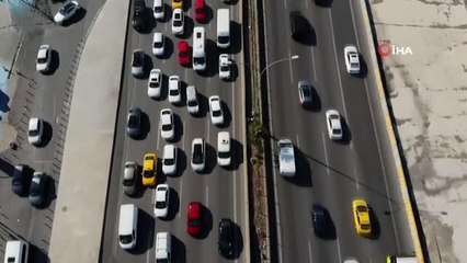 İstanbul'da hafta sonu öncesi trafik yoğunluğu böyle görüntülendi