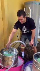 Blague énorme : il connecte tous les robinets de la maison à des fûts de bière...