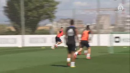 Télécharger la video: El Real Madrid empieza a preparar el partido contra el Valencia