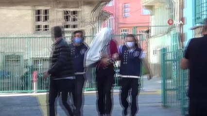 Yakalanan 333 yıl kesinleşmiş hapis cezası bulunan firari: ""Neden çekiyorsunuz, ben adam mı öldürdüm"