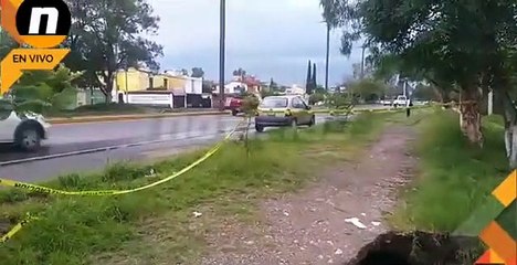 Se forma socavón a pie de carretera sobre Constituyentes