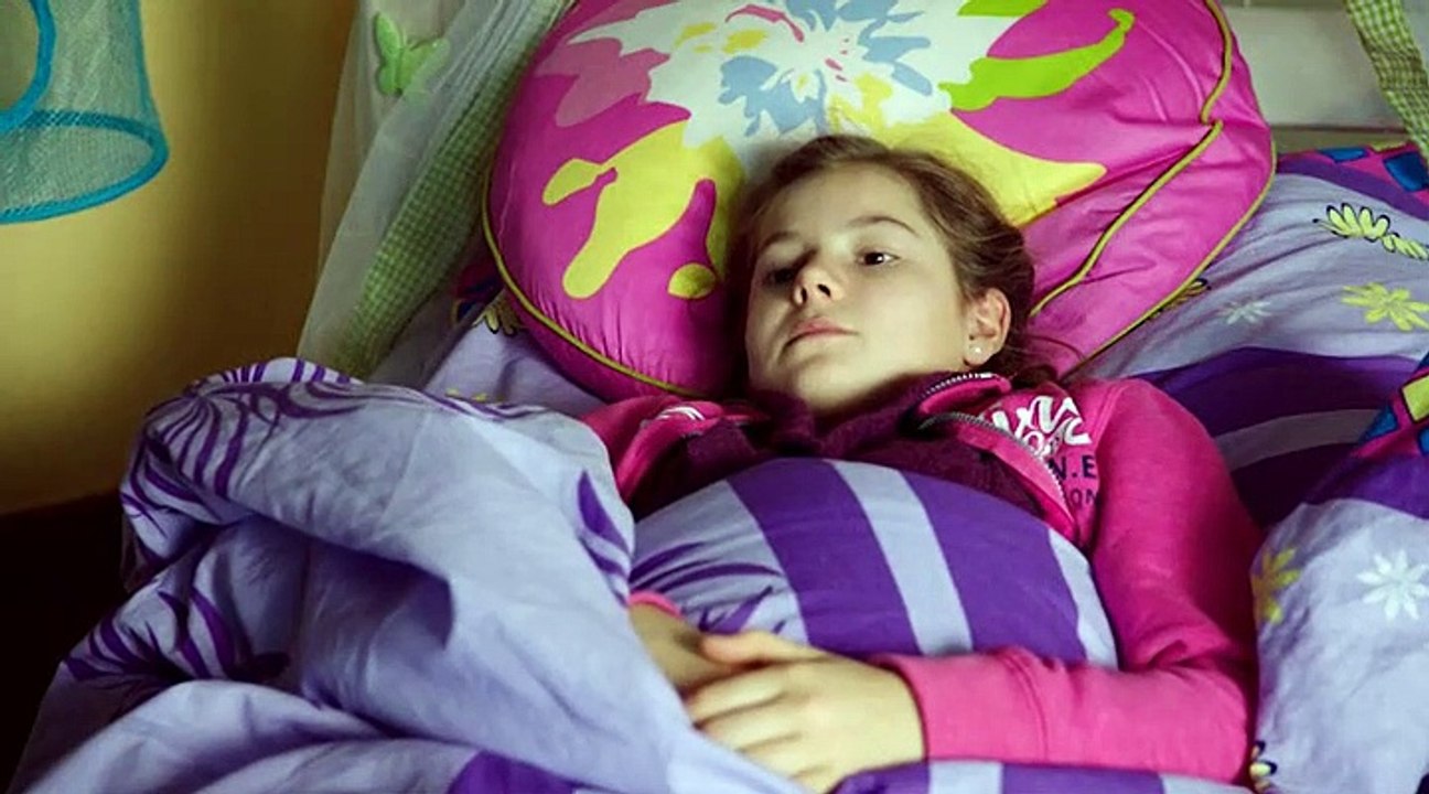 Alles Klara (17) - Im Namen des Vaters - Staffel 2 Folge 1