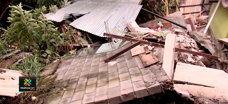 tn7-Deslizamiento-en-Alajuelita-afectó-nueve-casas-y-dejó-41-damnificados-170921