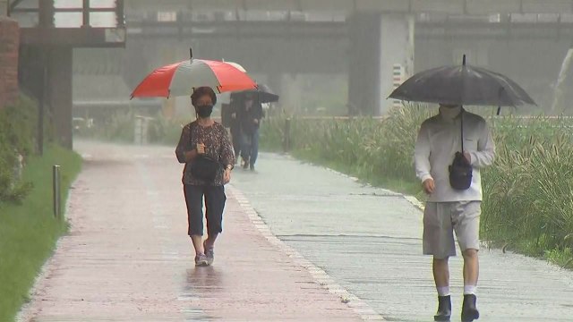 [날씨] 오늘(추석) 전국 강한 비...구름 사이로 달 감상 가능 / YTN