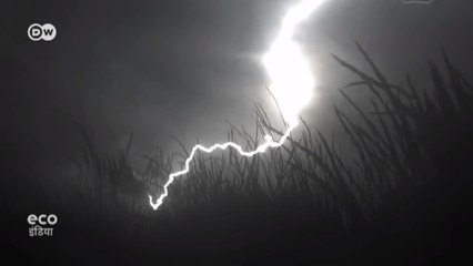 क्यों आसमान से गिरती है बिजली