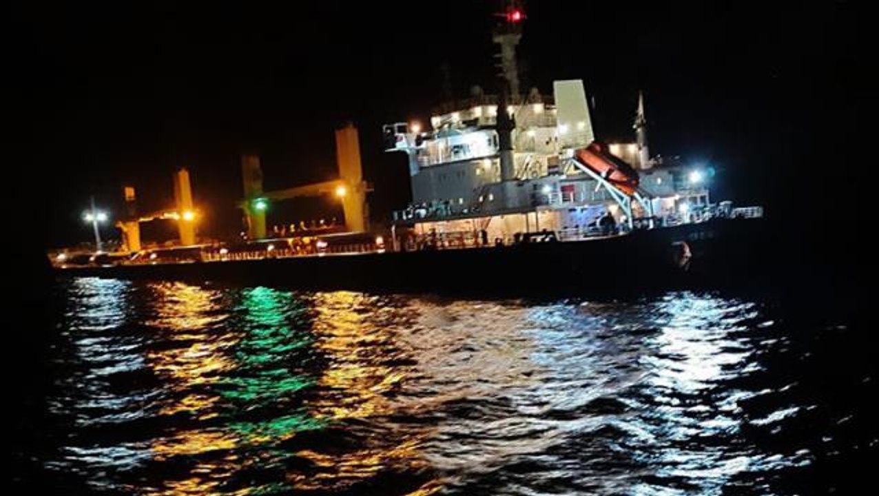 Çanakkale Boğazı'nda iki yük gemisi çarpıştı, facianın eşiğinden dönüldü