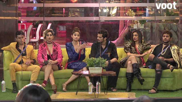 Bigg Boss Ott Latest Voting Trends: Divya या Pratik कौन जीतेगा Karan Johar का शो | FilmiBeat