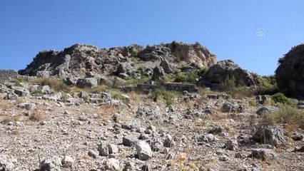 Sillyon Antik Kenti'nde demirci ve bıçak atölyesi bulundu