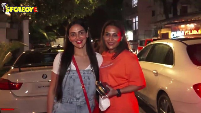 Superstar Rajinikanth's Daughter Aishwarya Dhanush & Esha Deol Snapped At Bayroute | SpotboyE