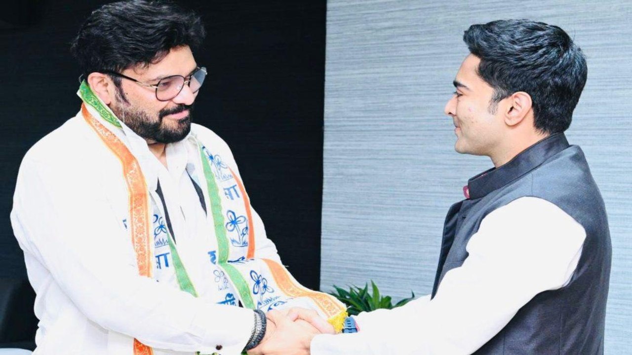 Big shock for BJP, Babul Supriyo joins Trinamoo...