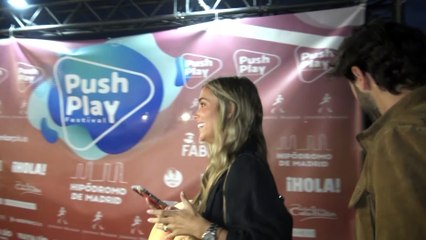 María Pombo disfruta con sus amigos del concierto de Cali y el Dandee