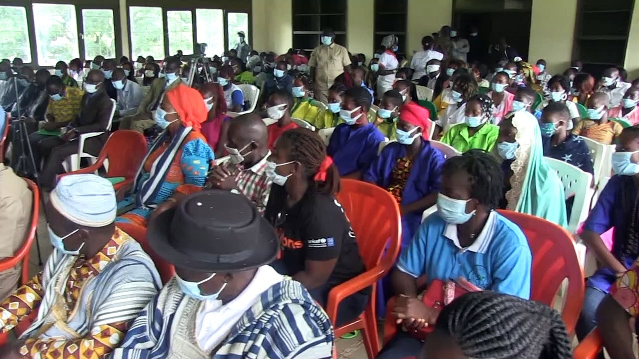 Protection sociale : Mahi Kayo Clarisse remet des kits à 58 jeunes filles vulnérables