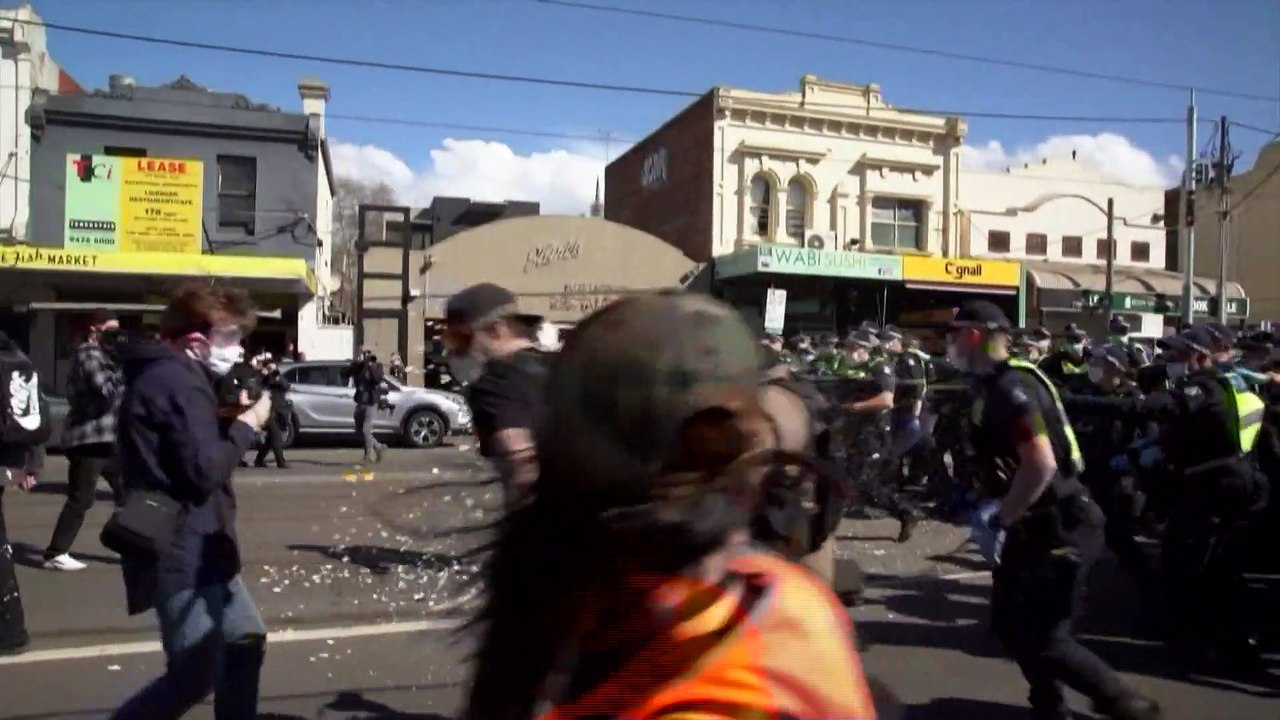 Pepper spray used on anti-lockdown protesters in Melbourne