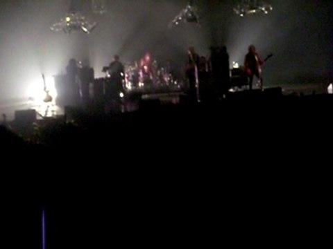 QOTSA @ PARIS - DO IT AGAIN + FEEL GOOD HIT OF THE SUMMER