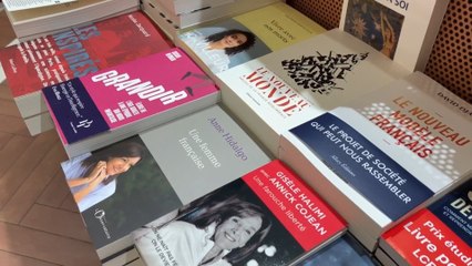 Anne Hidalgo refuerza su campaña con un libro electoral y de confidencias