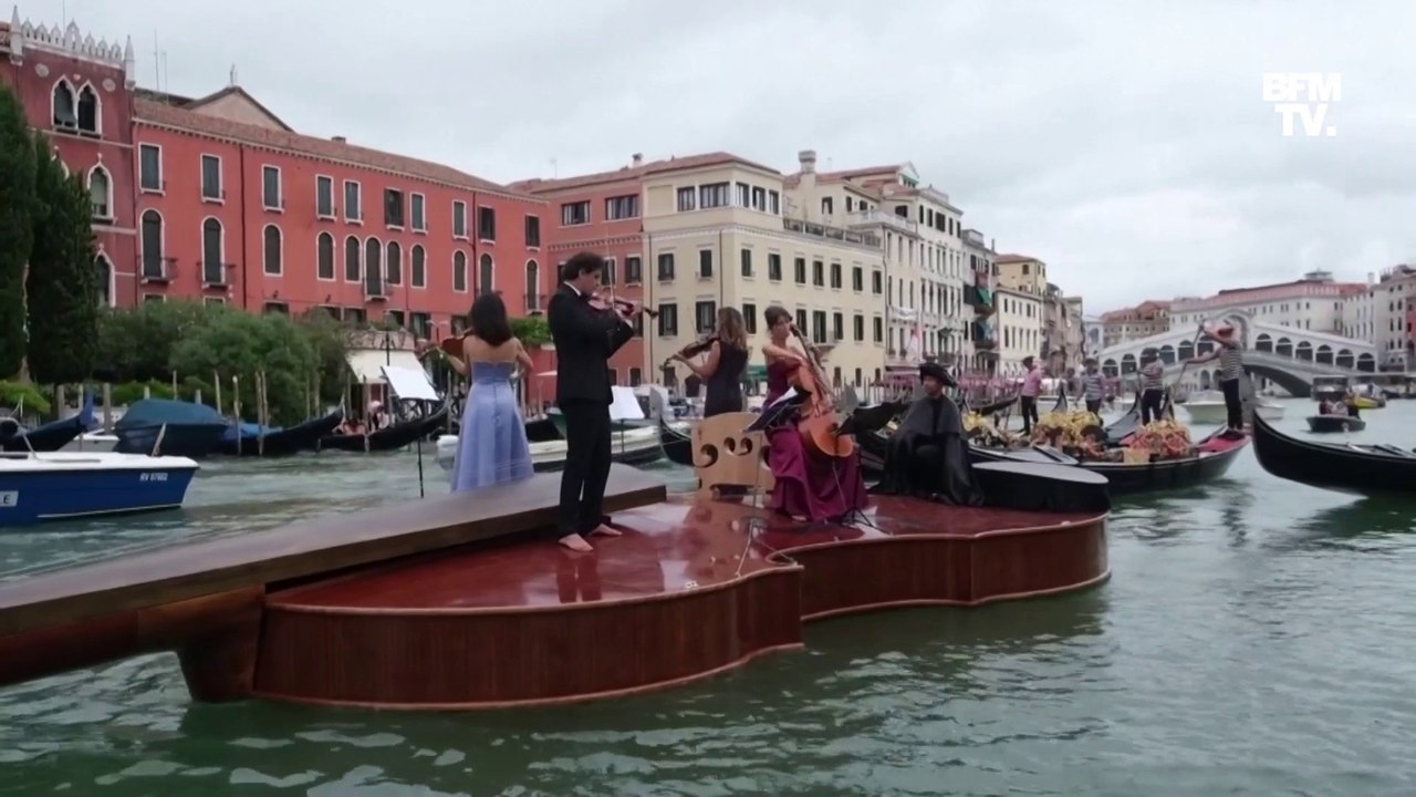 Italie: un violon géant traverse le Grand Canal de Venise au son de Vivaldi