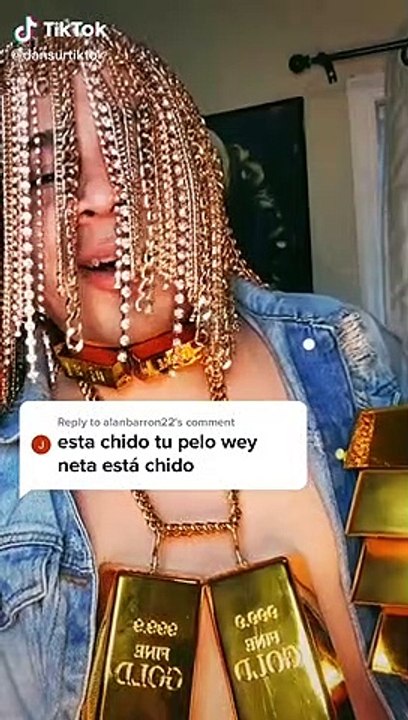 Rapero con pelo de oro