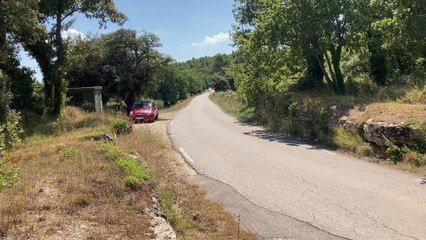 Passage des coureurs à la 4e étape des 4 Jours des As-en-Provence (2)