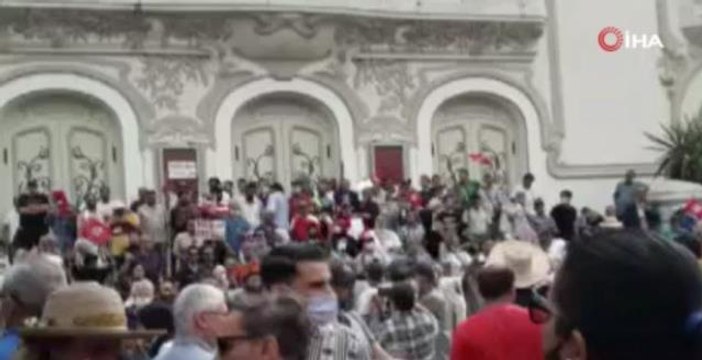 Son dakika... Tunus'ta Cumhurbaşkanı Said'in 25 Temmuz kararlarına karşı ilk büyük protesto